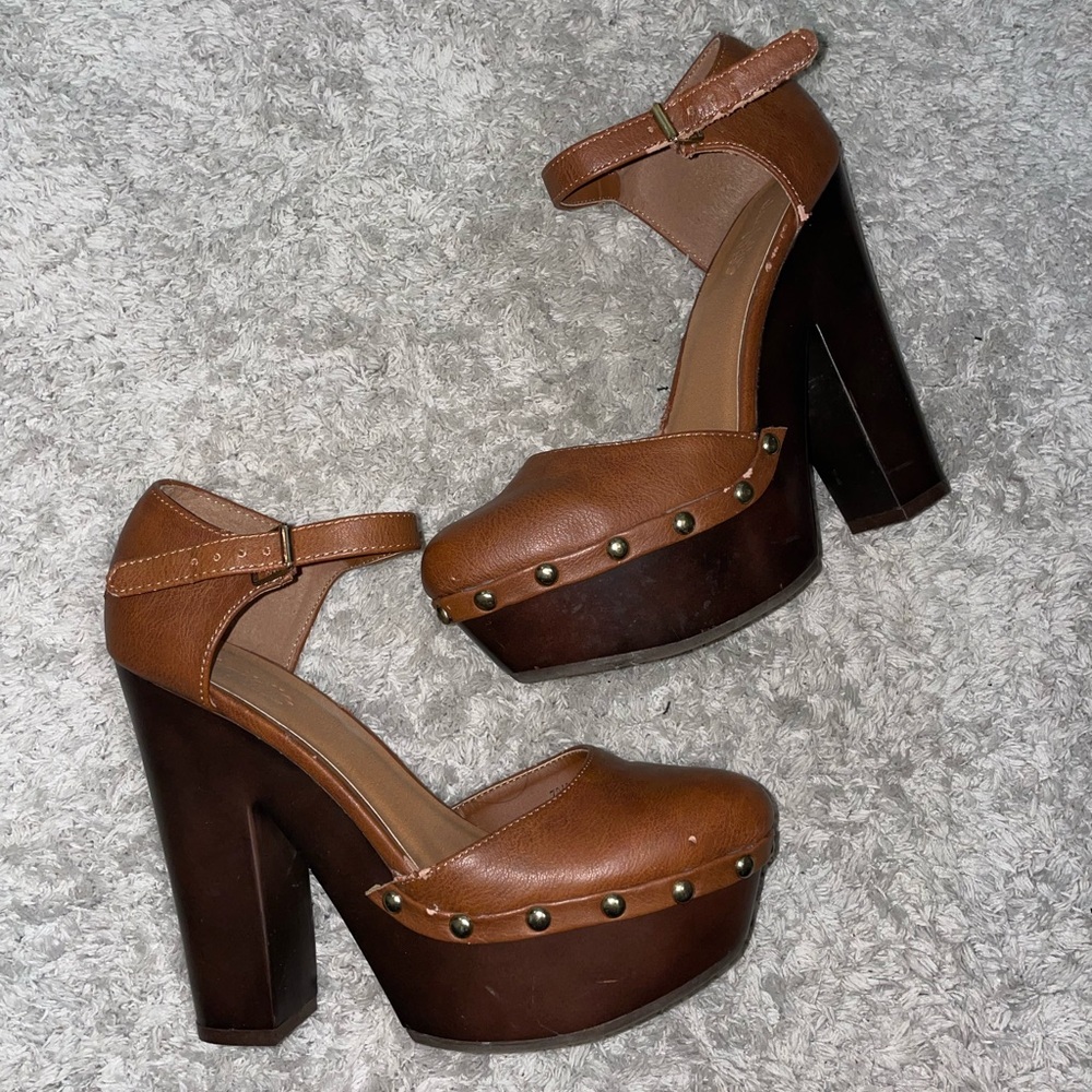 Brown platform heel
